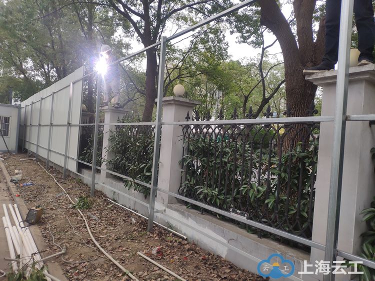 上海普陀区工业园夹芯板围挡，彩钢板围挡(图1)